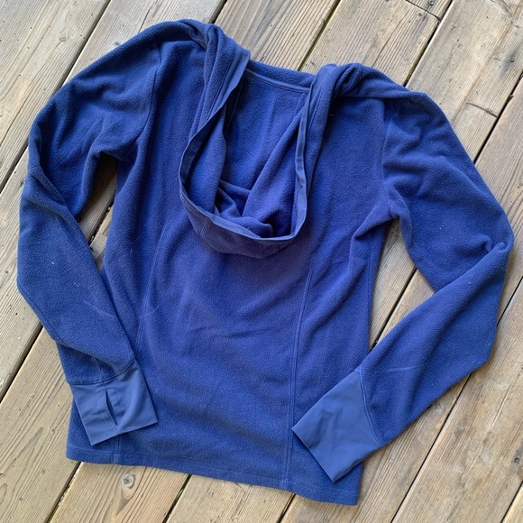 Lolë Blue Fleece Pullover - Picture 4 of 9